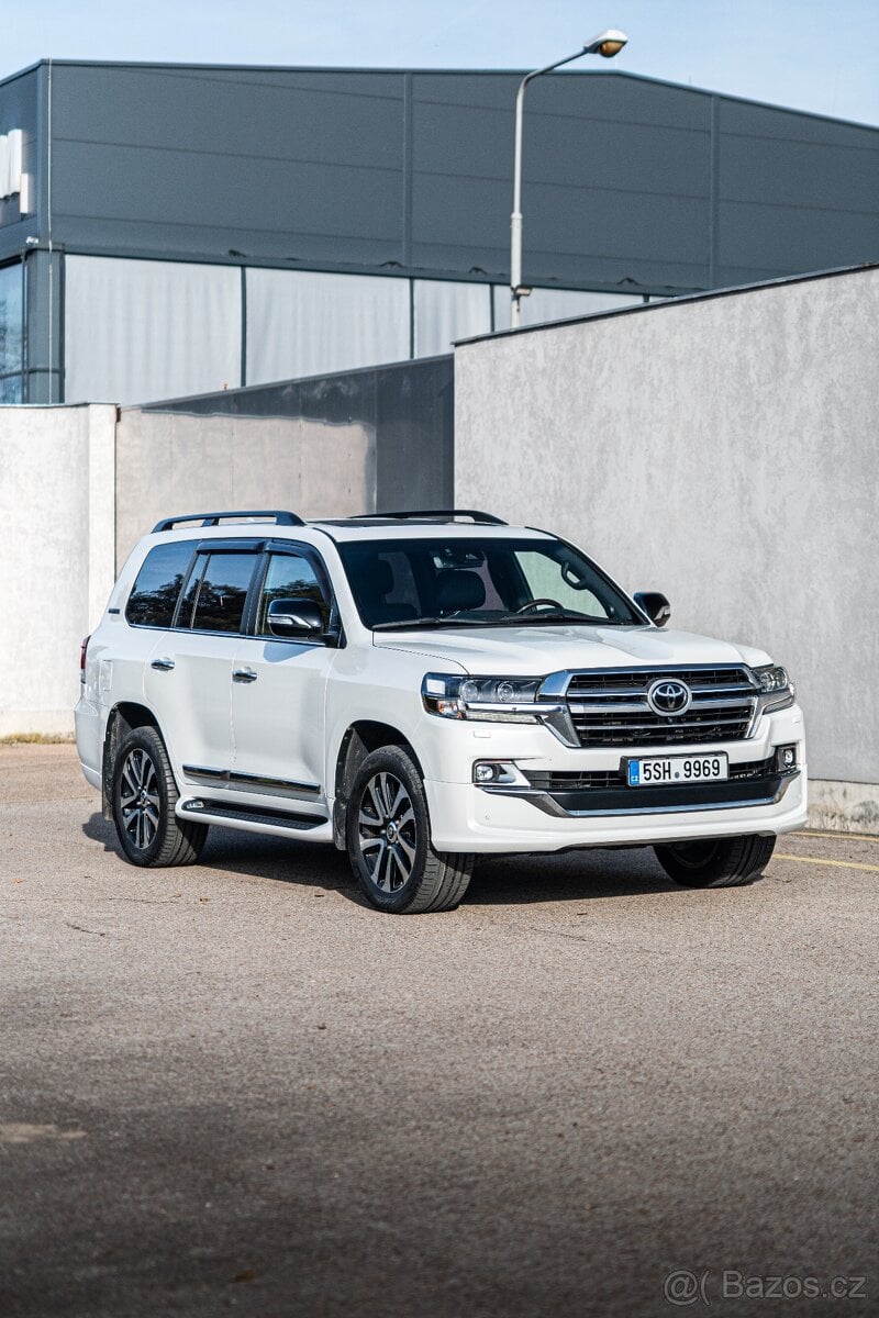 Toyota Land Cruiser 4.5 L V8 Executive Lounge
