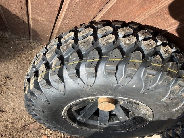 Prodám pneu na čtyřkolku