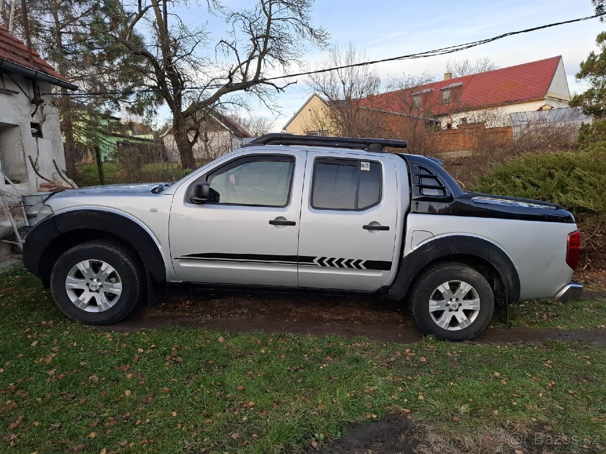Nissan Navara D40 SLEVA volejte