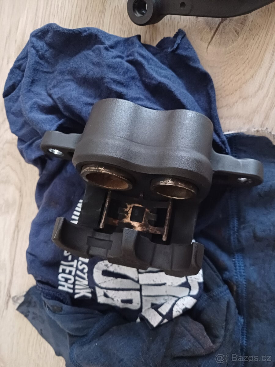 Brzdový třmen levý přední Yamaha FZ6