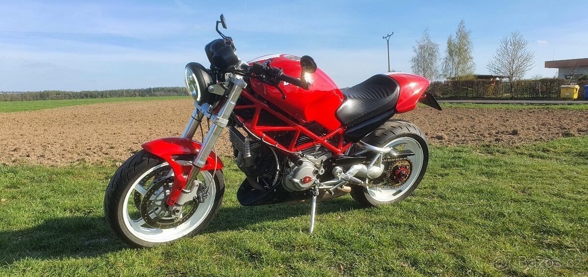 Ducati monster S2R 800