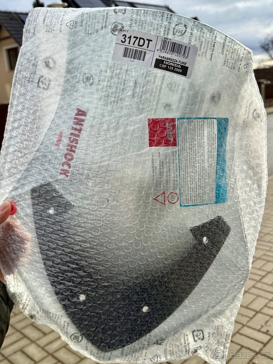 Plexisklo Givi 33x44,3cm bez držáků, Honda CBF125 2009-2014