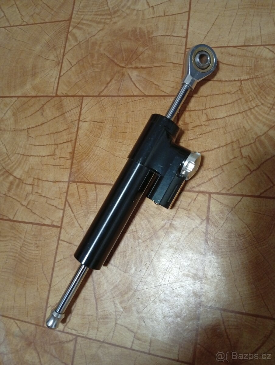 Tlumič řízení s montážní sadou