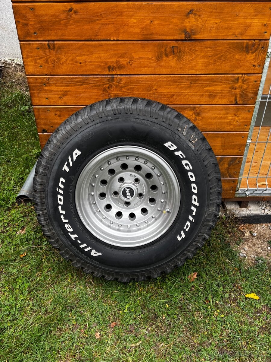 Kolo s nejetou pneu na jeep wrangler TJ