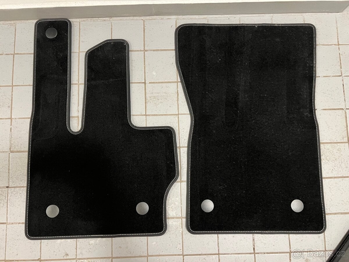 Prodám velurové koberce Mercedes G class