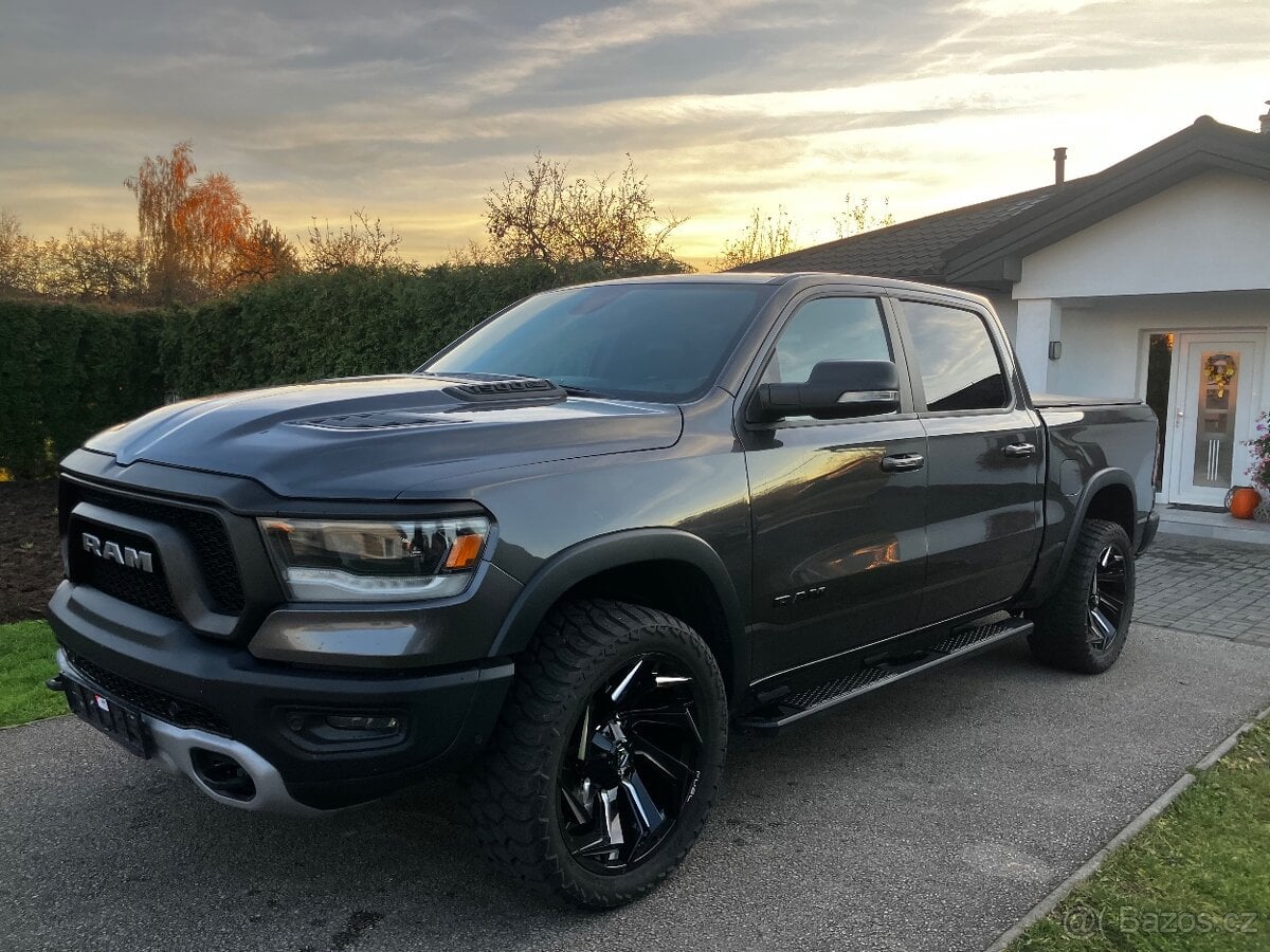 Dodge Ram 1500 Rebel 5.7 V8 HEMI 2019 - NEBOURANÝ