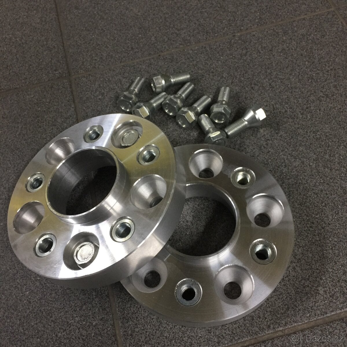 Podložky pod kola 5x120 pro vozy VW T5/T6, Amarok