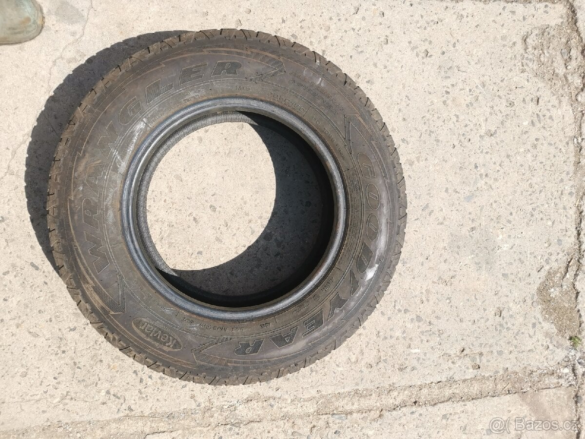 Goodyear wrangler 205 R16C