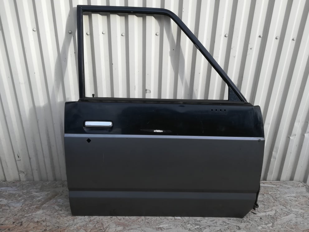 Pravé přední dveře Nissan Patrol GR Y60