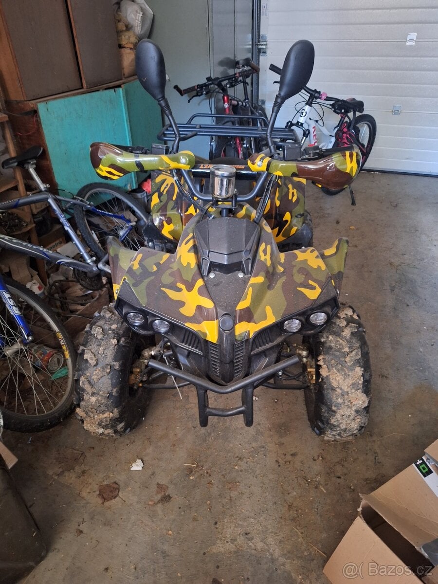 Prodám dětskou čtyřkolku aku