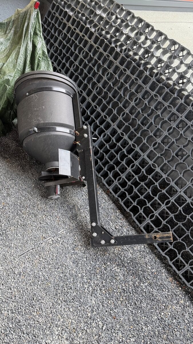 Rozmetač na tažné zařízení - elektricky