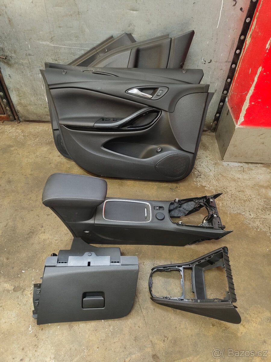 Opěrka, tapeci Astra K - kožené