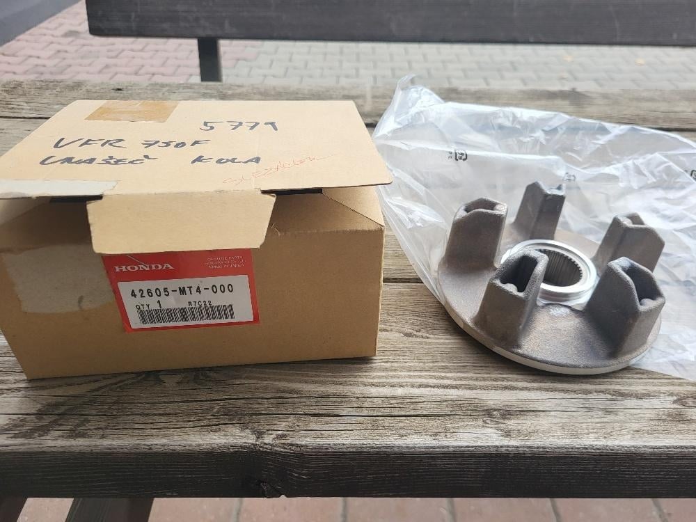 HONDA VFR750F 1990-1997 -unašeč kola 42605-MT4-000