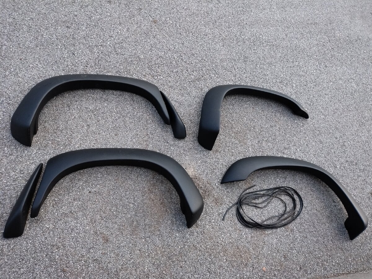 Rozšiřující lemy na Toyota Hilux double cab 1989-1997