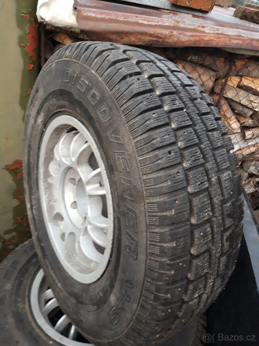 6x139,7 zimni pneu Cooper 265/75r16 HDJ80
