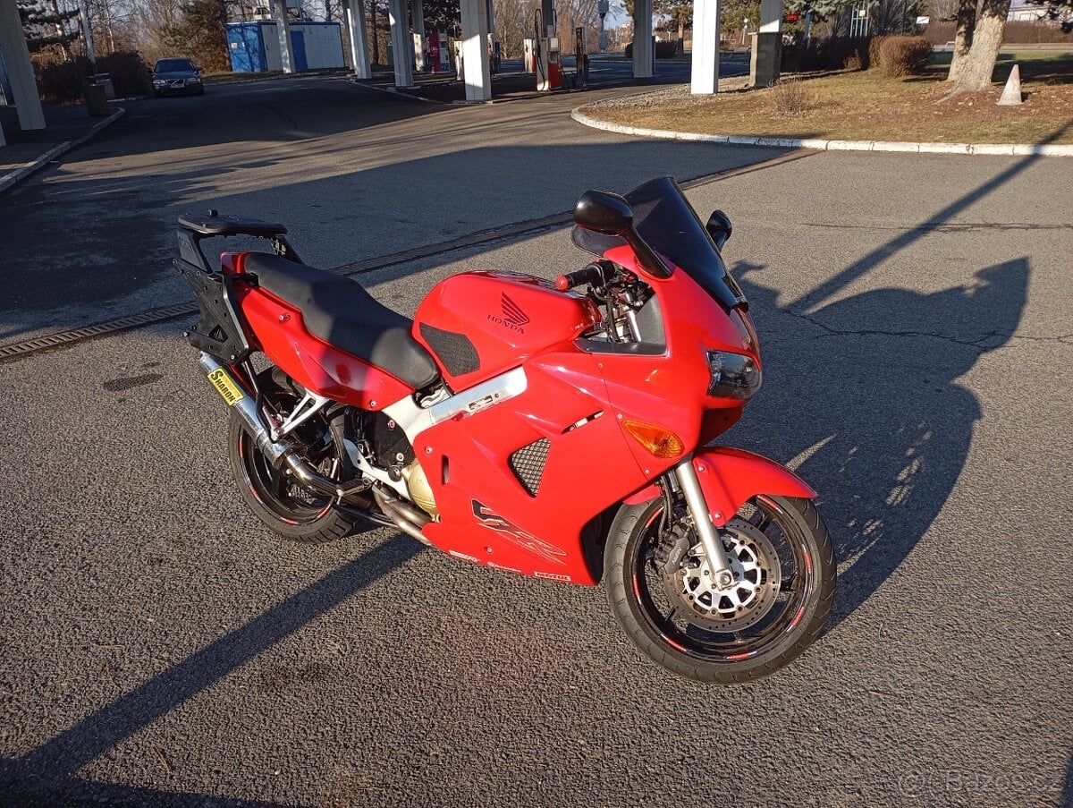 Honda vfr800 fi možna výměna