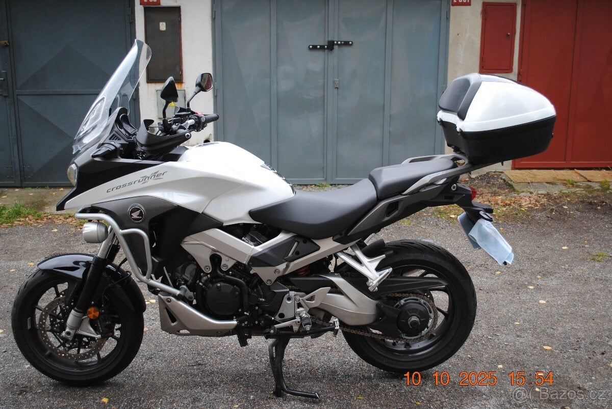 PRODÁM HONDU VFT 800X CROSSRUNNER 2016 NOVÝ MODEL