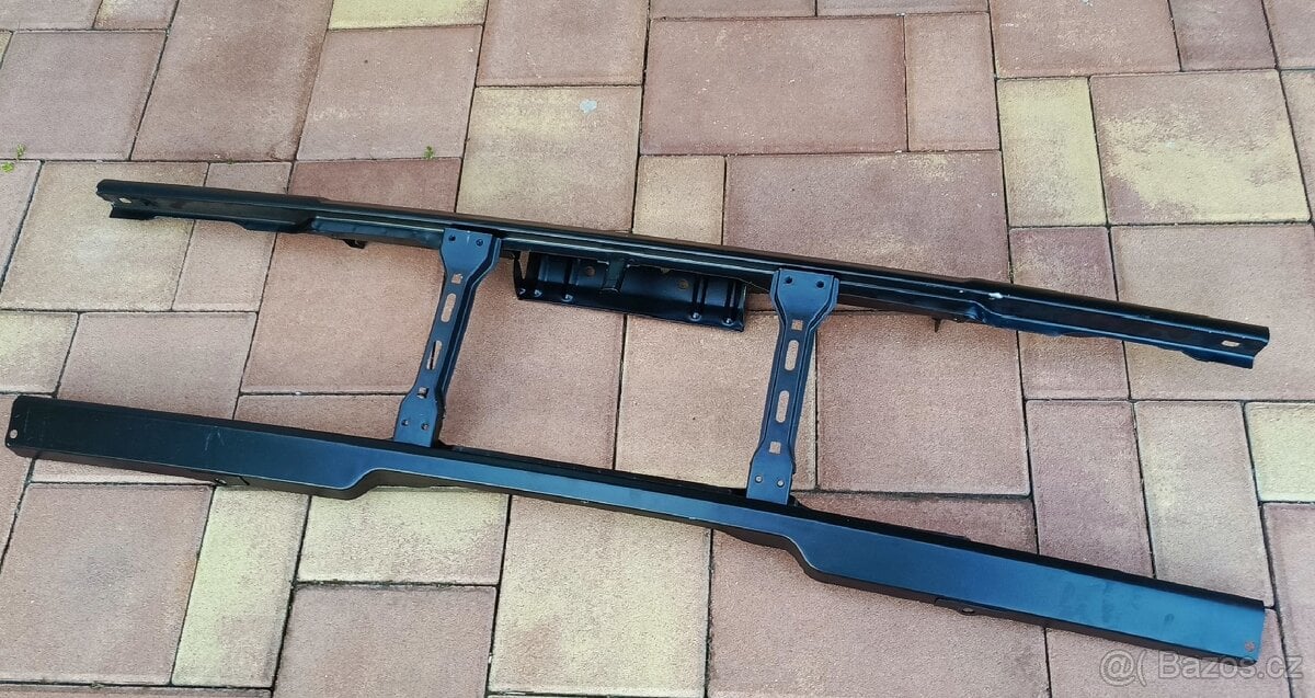 Příčka masky Suzuki Samurai.