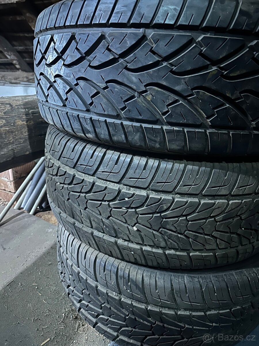3 ks pneu bridgestone 285/65r18 offroad