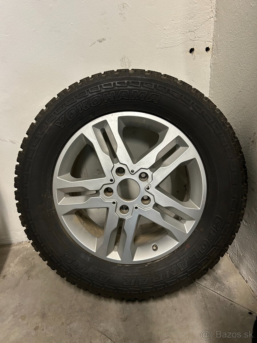 Rezervné koleso na Mercedes-Benz G-class