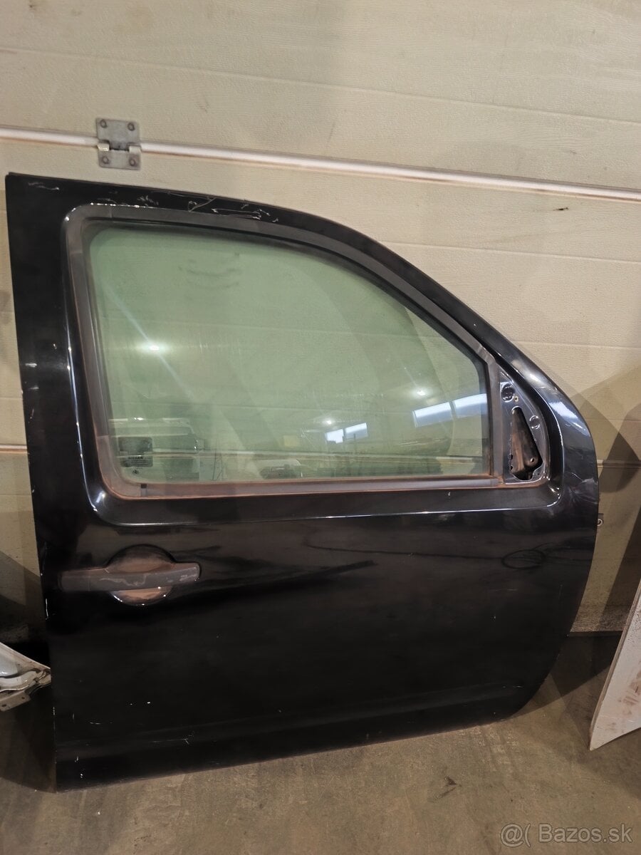 Nissan Navara d40 prave predné dvere