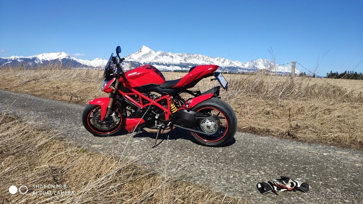 DUCATI Streetfighter
