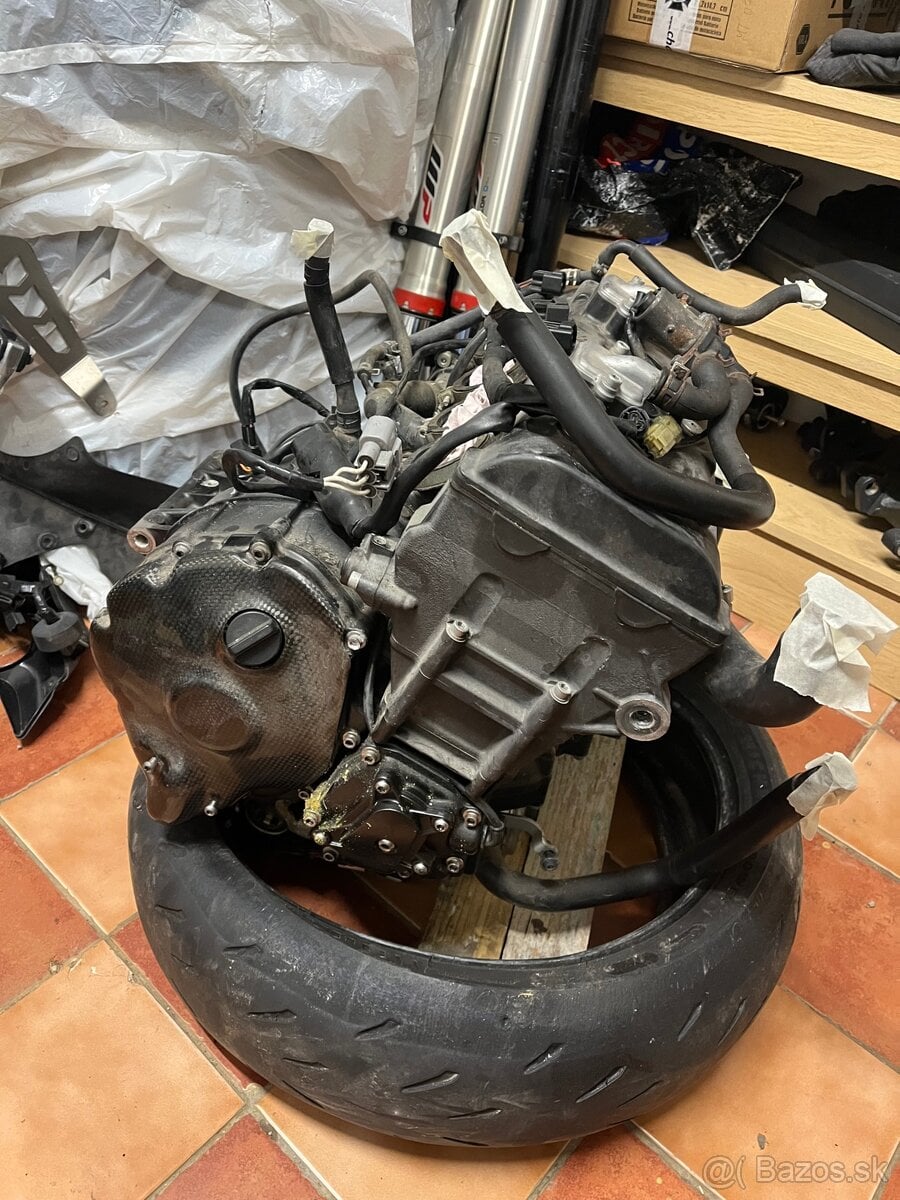 Yamaha R1 RN22 Motor