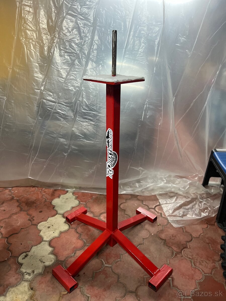 Stojan na prezuvanie moto kolies