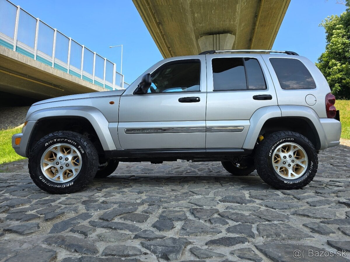 Jeep Cherokee 2,8CRD /120kw A/T facelift //BEZ KOROZIE //