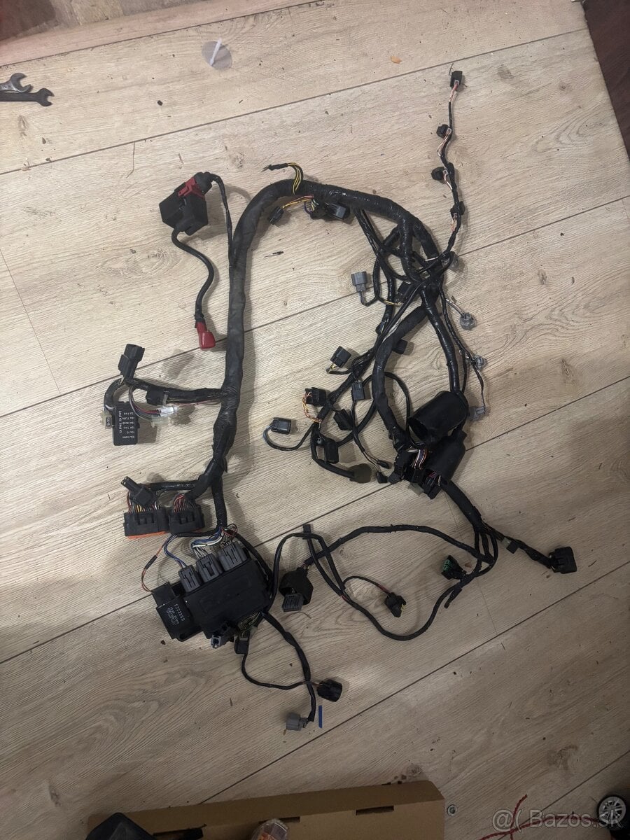 Elektricky svazek a podsedadlovy ram na Kawasaki Zx6R 09-12