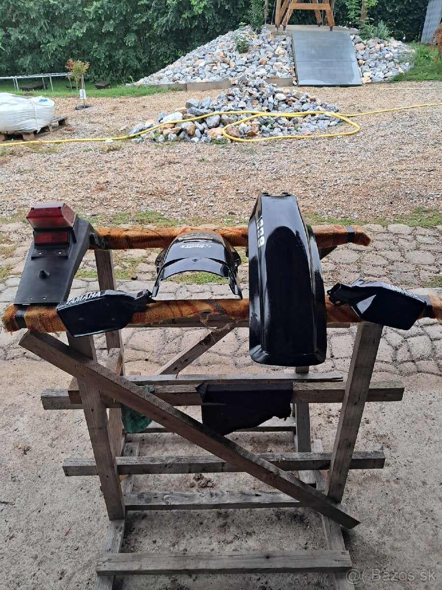 Predám plasty na Yamahu DT125