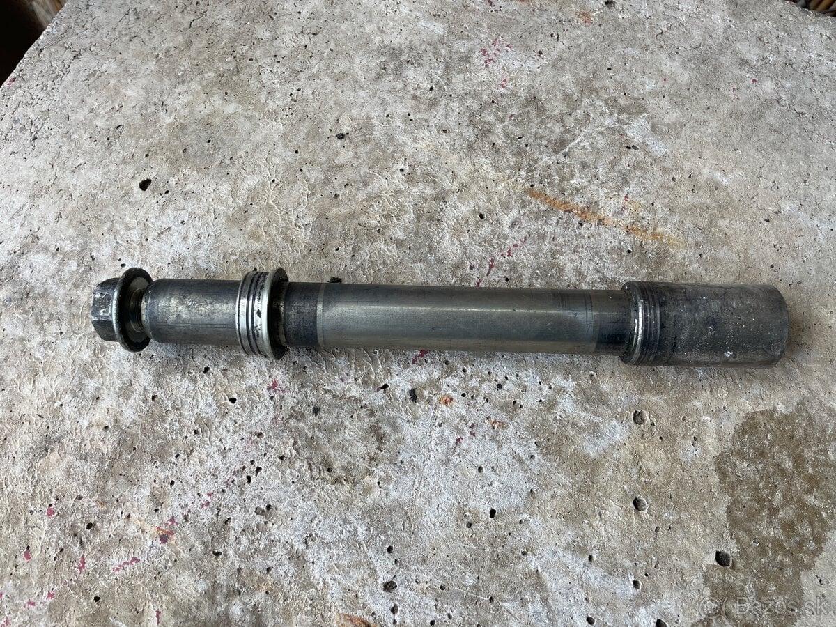 Predná os kolesa Suzuki GSX-R 1000 K7 K8