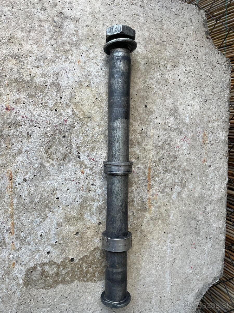 Zadná os kolesa Suzuki GSX-R 1000 K7 K8