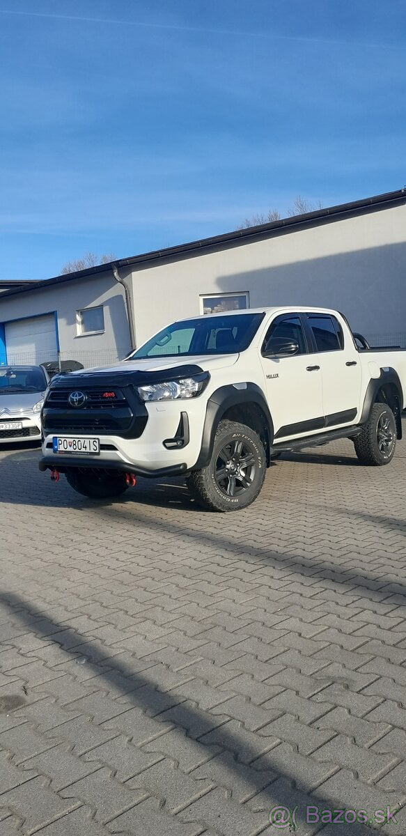 Toyota hilux 2,8  150kw