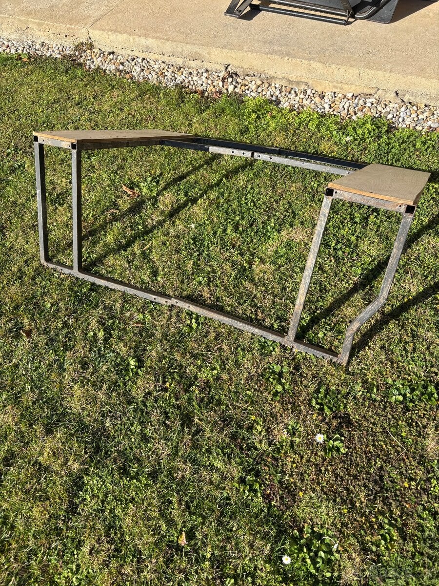 Vstavaný pracovný stôl Nissan patrol y61