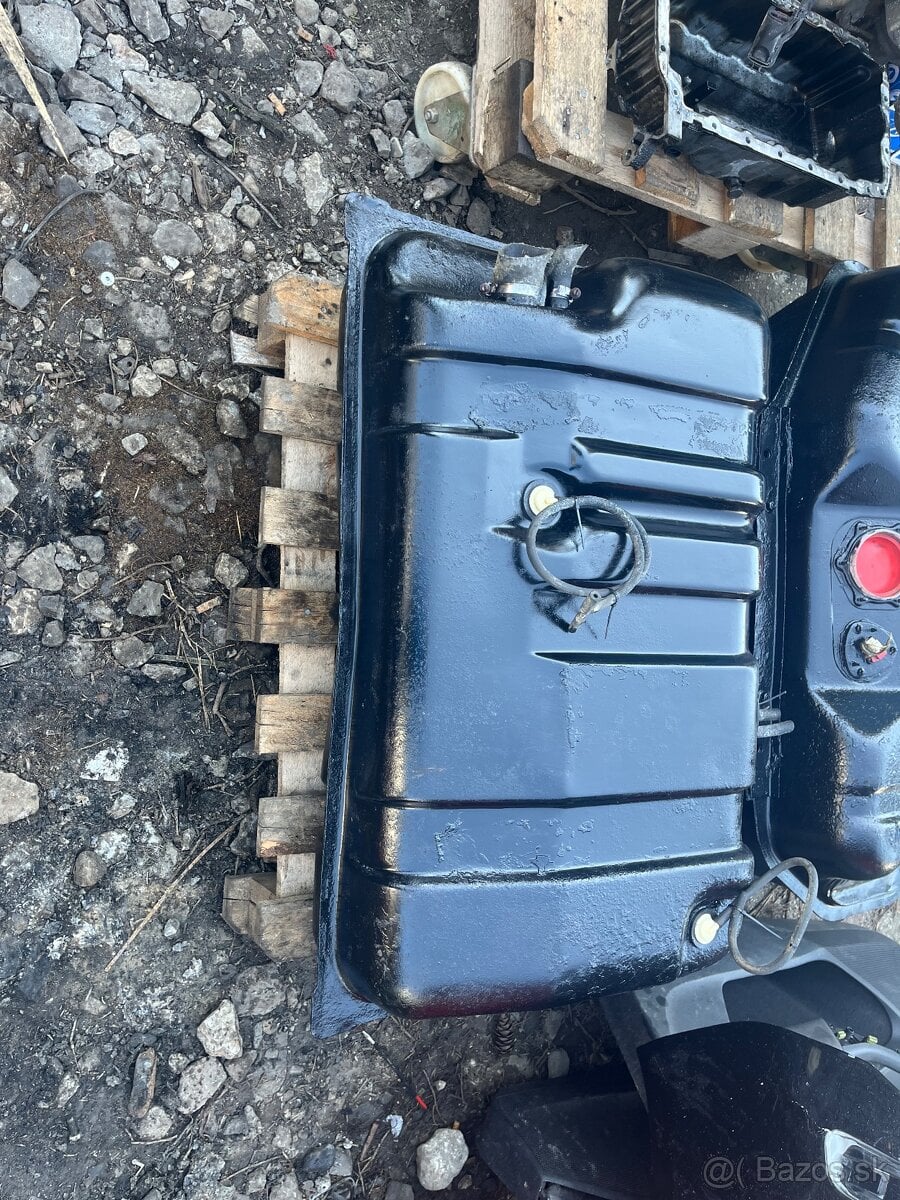 Palivova Nádrž Jeep grand cherokee XJ