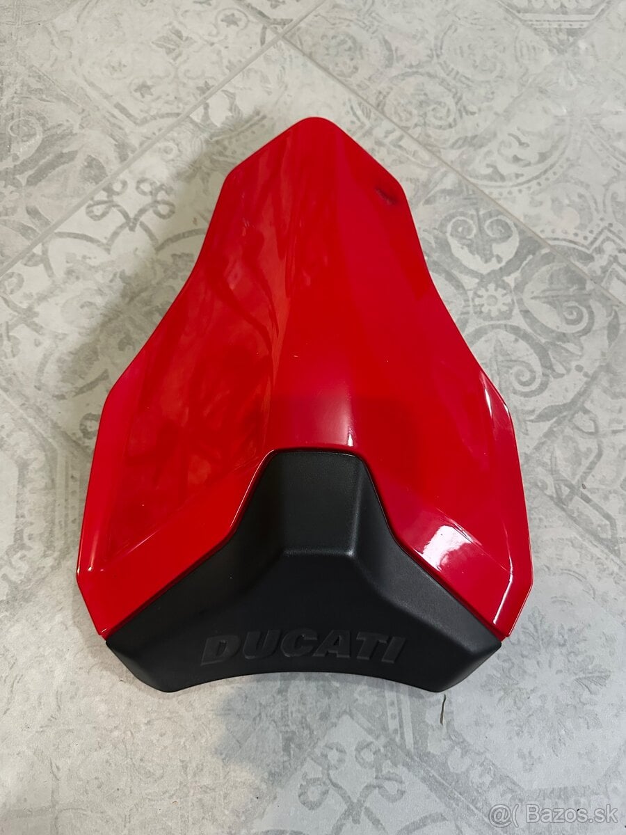 Krytka sedla Ducati