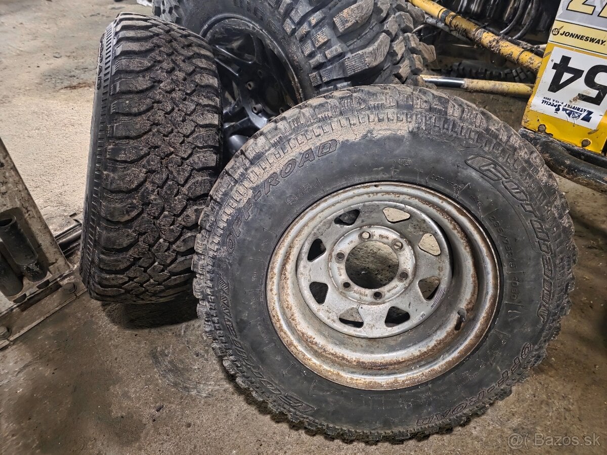 Offroad pneumatiky 235/75 R15 s diskami
