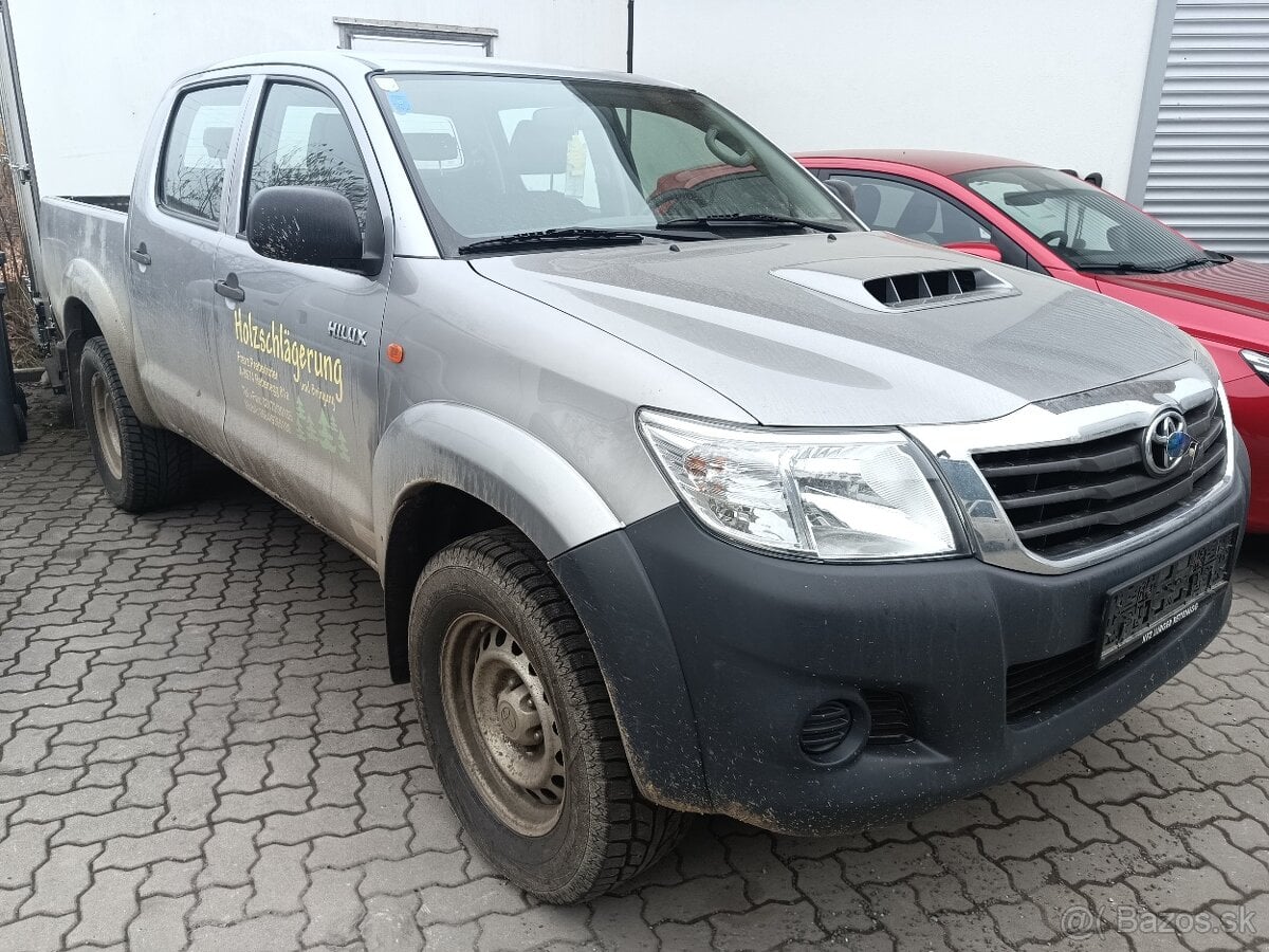 TOYOTA HILUX - NA PREDAJ / AJ NA SPLATKY