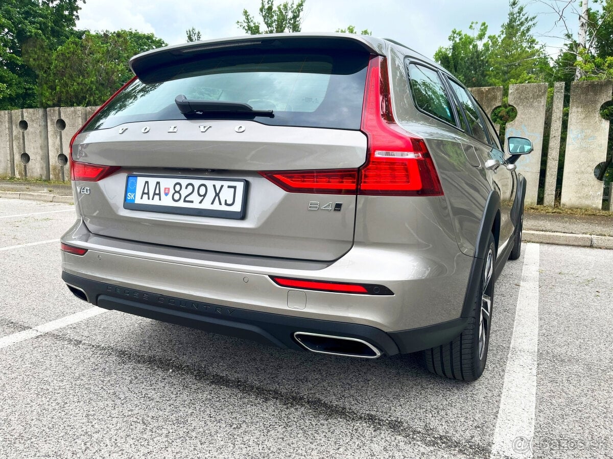 99tis.km Volvo V60 CROSS COUNTRY AWD A/T 2.0l 145KW