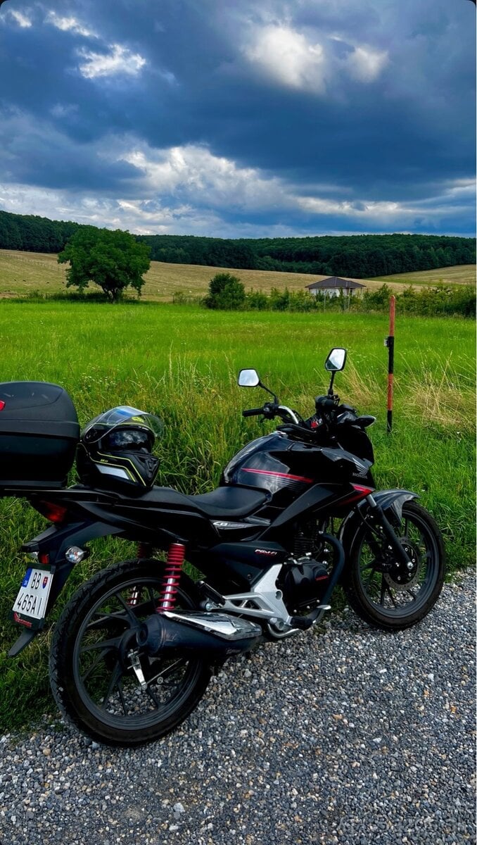 Predam Hondu CB125F nízky nájazd s kufrom