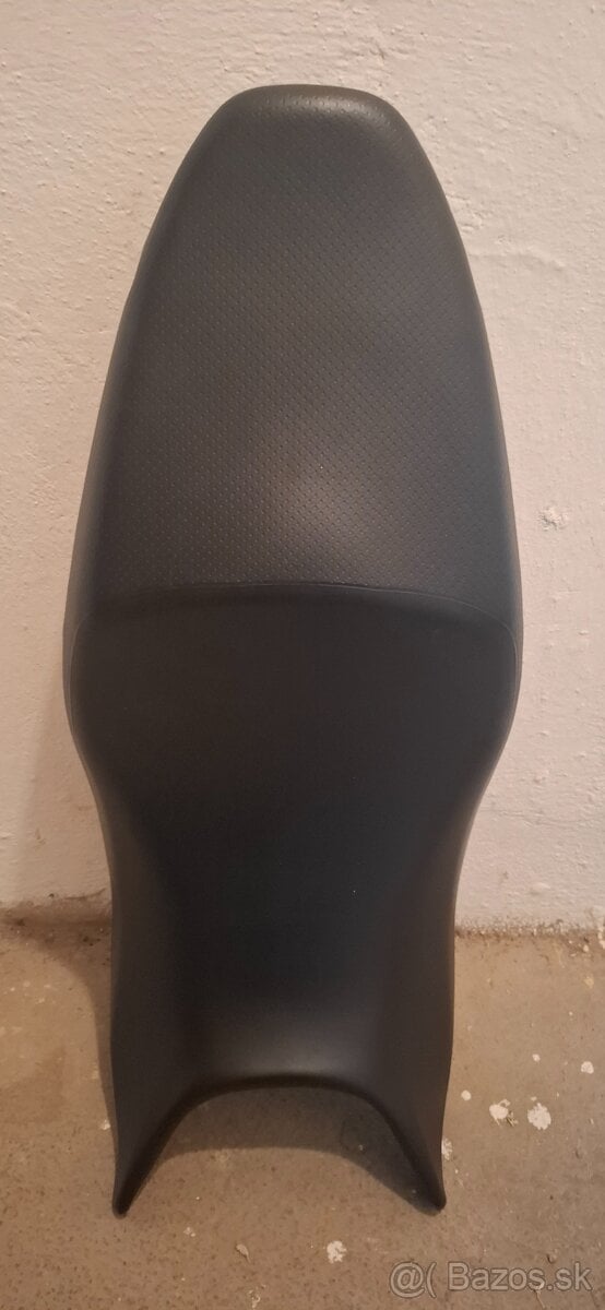 Honda CB600 Hornet 2005 sedadlo