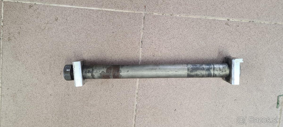 Yamaha R1 2009-2014 oska zadneho kolesa