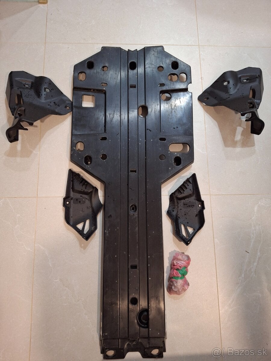 Spodný kryt can am 570