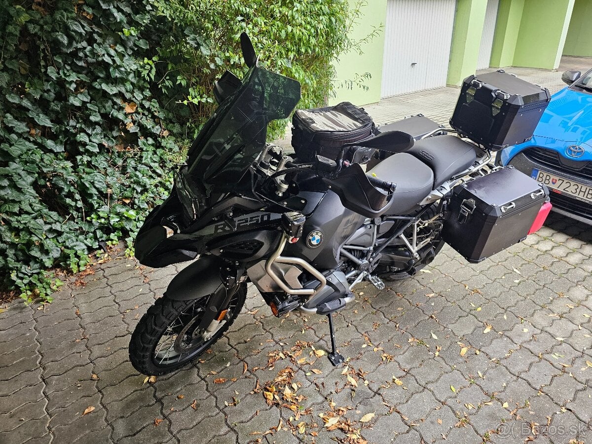 BMW 1250GS ADVENTURE TRIPLE BLACK EDITION