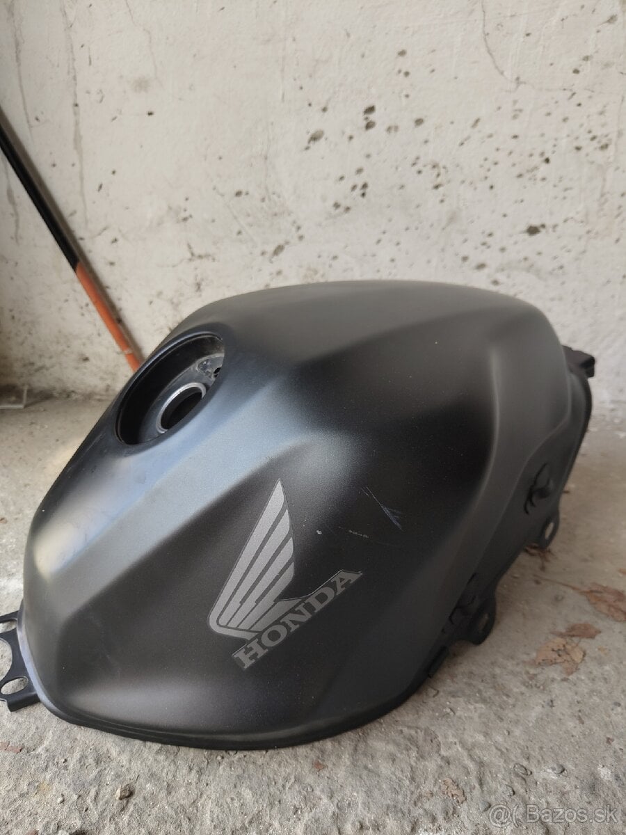 Honda CB 500 Hornet 2024 nádrž