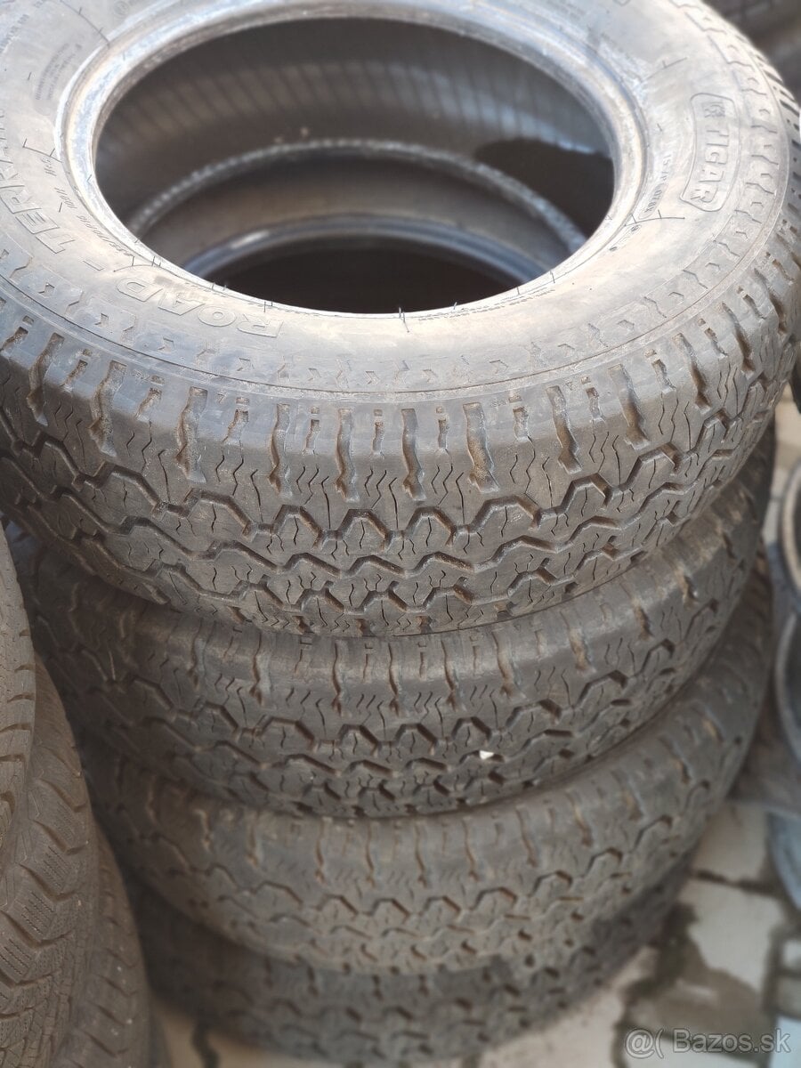 Sada pneumatík 235/70 R16