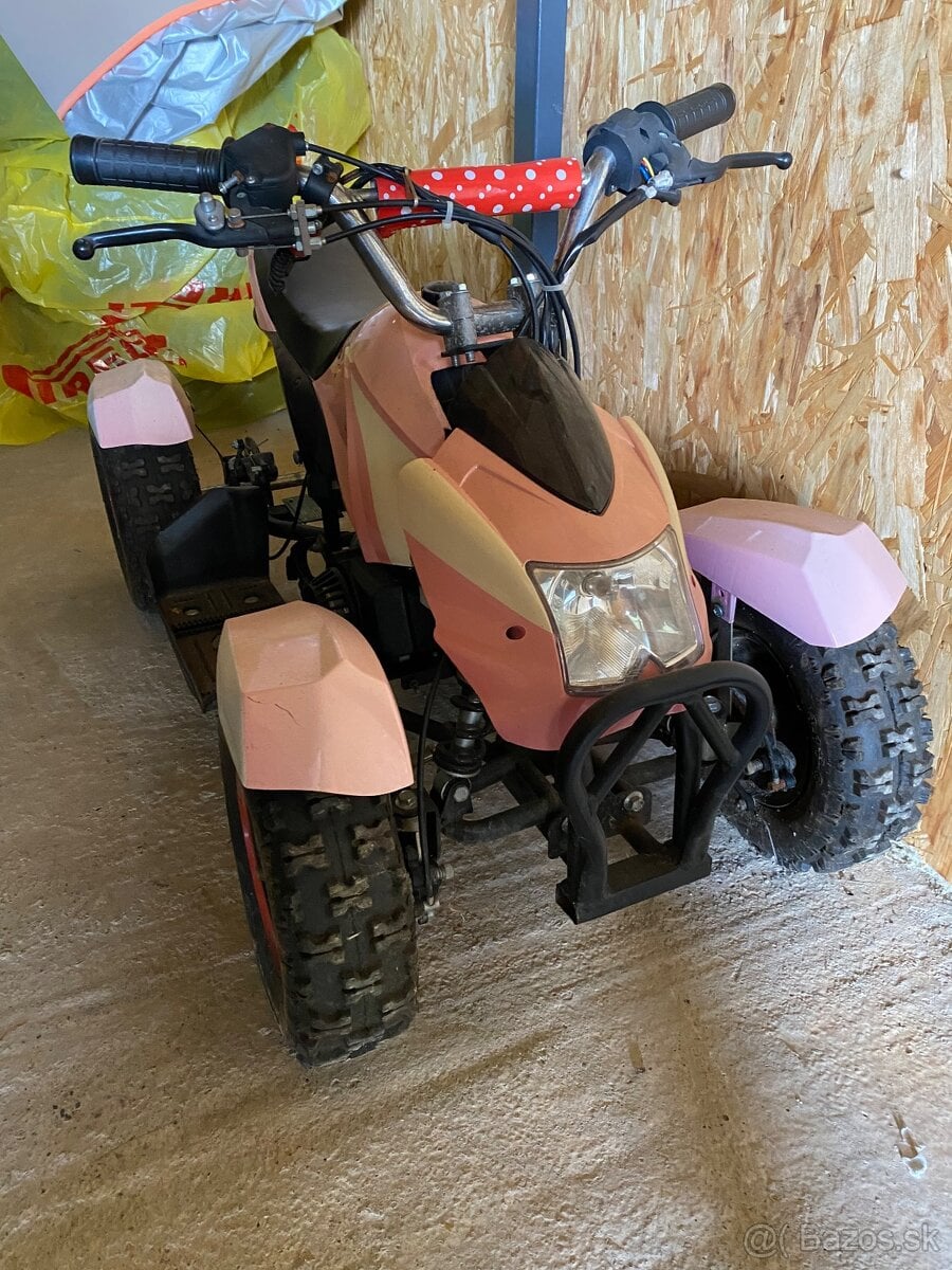 Decká štvorkolka. Dvojtakt