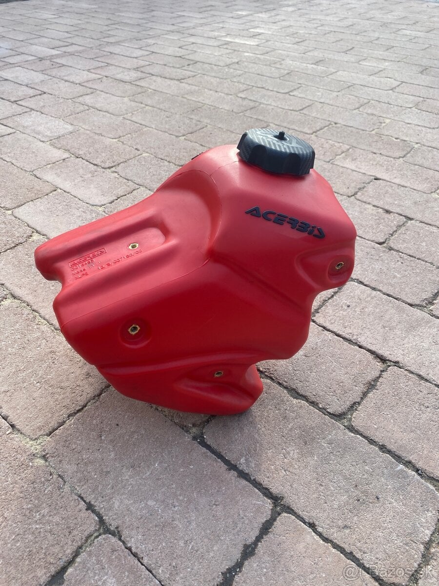 Honda CRF 150 R palivová nádrž.