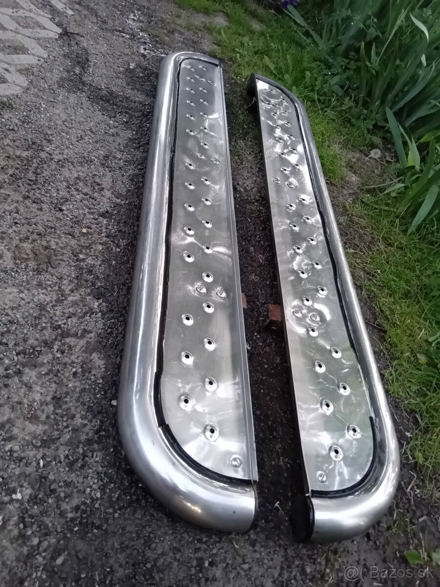 Nerezové našlapy na offroad